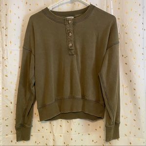 Olive, quarter button crewneck